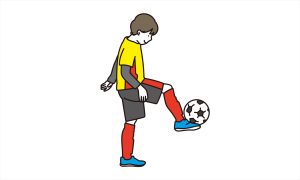 サッカーボールをリフティングする部活動生